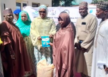 Gidauniya Da Gwamnatin Zamfara Sun Tallafa Wa Mata 200 Da Kajin Kiwo