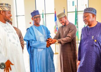 Matsalar Tsaro: Gwamnonin Zamfara Da Katsina Sun Gana Da Ministan Tsaro Da Ribaɗu