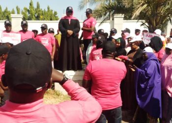 Matar Gwamnan Zamfara Ta Ɗauki Nauyin Yi Wa Mata 100 Aikin Kansar Mama Kyauta