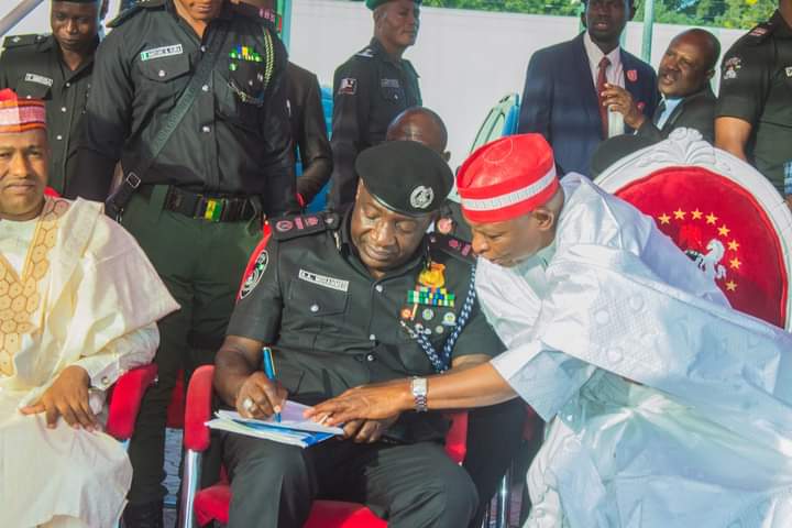 HOTUNA: Yadda Abba Ya Raba Wa ‘Yansanda Motocin Sintiri 78 A Kano