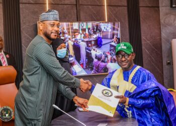 Gwamnan Zamfara Ya Rantsar Da Sabon Kwamishina Tare Da Yin Garambawul Ga Muƙarrabansa