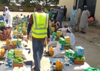 NEMA Ta Bayar Da Tallafin Kayan Agaji Ga Wadanda Harin ‘Yan Bindiga Ya Shafa A Zamfara