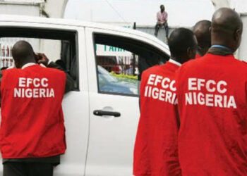 EFCC Ta Kori Ma’aikata 27 Kan Zamba da Rashin Da’a