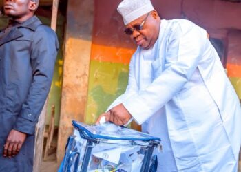 Gwamna Adeleke Ya Kaɗa Ƙuri’a a Zaɓen Ƙananan Hukumomin Osun