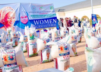 Matar Gwamnan Kebbi Ta Rarba Tallafin Kayan Noma Ga Mata Manoma 100 