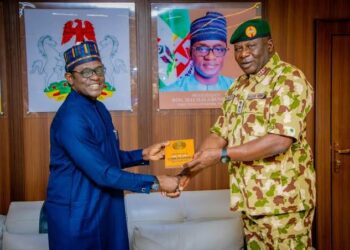 Gwamna Buni Ya Jaddada Bai Wa Sojoji Gudunmawar Kawo Karshen Boko Haram 