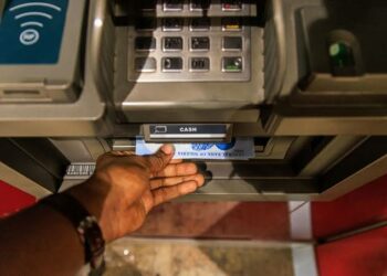 CBN Ya Soke Cire Kuɗi Kyauta A ATM, Ya Ƙaddamar Da Sabbin Kuɗaɗen Caji