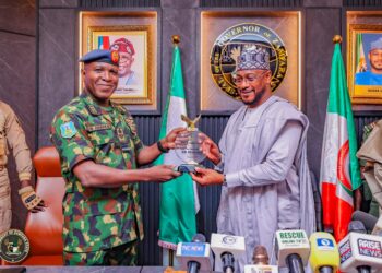 Tsaro: Gwamna Lawal Ya Jaddada Aniyar Gwamnatinsa Na Bai Wa Sojoji Haɗin Kai 