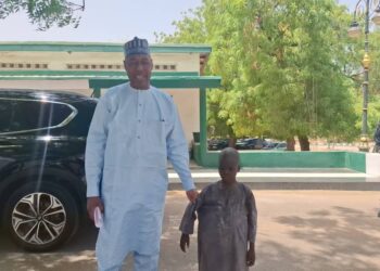 Zulum Ya Gana Da Yaron Da Aka Ci Zarafi, Ya Ba Shi Gida, Tallafin Karatu