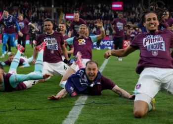 Burnley Da Leeds United Sun Dawo Gasar Firimiya Lig 