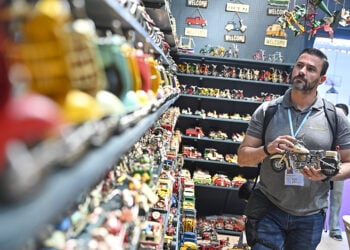 Sama Da Masu Sayayya Daga Ketare 220,000 Ne Suka Halarci Bikin Baje Kolin Canton Karo Na 137