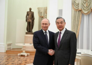 Shugaba Putin Ya Gana Da Ministan Harkokin Wajen Sin