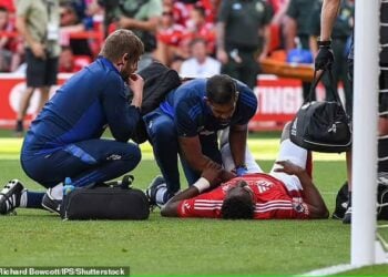 Ɗan Wasan Super Eagles Na Tsaka Mai Wuya Bayan An Yi Masa Tiyata