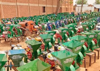 Sanata Adamu Aliero Ya Ƙaddamar Da Rabon Kayan Tallafi Ga Ƙananan Hukumomi Takwas A Kebbi