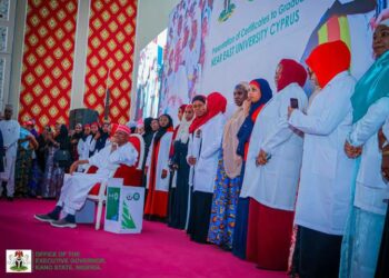 Gwamnan Kano Ya Ceto Dalibai 84 Da Ganduje Yaki Biya Wa Kudin Makaranta A Cyprus