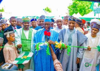 Gwamnan Jigawa Ya Kaddamar Da Rumbun Sauki Don Sayar Wa Ma’aikata Kayayyakin Abinci A Farashi Mai Rahusa A Sakkwato