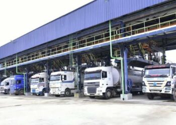 Matatar Dangote Zata Fara Rarraba Man Fetur Da Dizal A Nijeriya