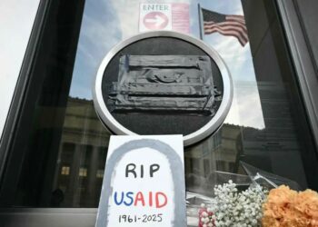 Dutsen Da Amurka Ta Jefa Ya Fado Kasa