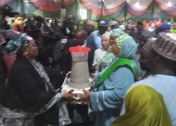 Uwargidan Gwamnan Kaduna Ta Kaddamar Da Rabon Kayan Noma Ga Mata Manoma