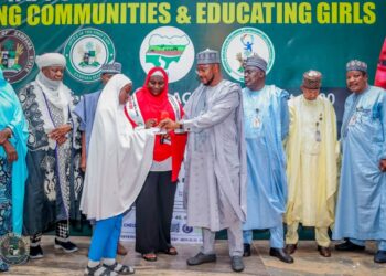 Gwamna Lawal Ya Bai Wa Dalibai Sama Da 8,000 Tallafi A Zamfara