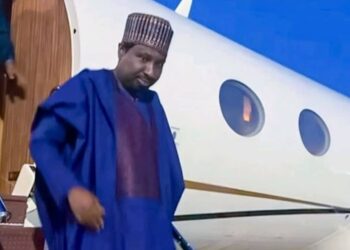 Barau, Ganduje Da Wasu Sun Isa Madina Don Halartar Jana’izar Aminu Dantata