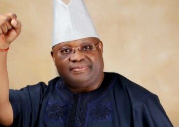 Gwamna Ademola Adeleke Ya Ƙaryata Jita-Jitar Sauya Sheƙa Daga PDP Zuwa APC