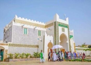 Wasu Ma’aikatan Fadar Kano Sun Maka Sarki Sanusi Gaban Kotu