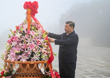 Xi Ya Ajiye Furanni Ga Wadanda Suka Mutu Yayin Yakin Bijirewa Harin Japan