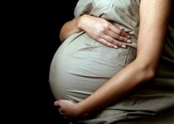 Yadda Jariri Ke Koyon Tsotsar Nonon Uwa Kafin Haihuwa