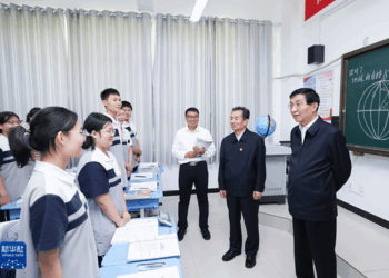 Membobin Tawagar Koli Ta Sin Sun Ziyarci Jami’ai Da Gidajen Al’umma A Yankunan Jihar Xinjiang