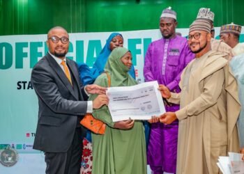 Gwamna Lawal Ya Tallafa Wa Ƙananan ’Yan Kasuwa Da Sama Da Naira Biliyan Ɗaya