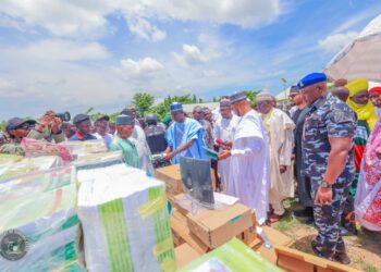 Gwamna Lawal Ya Raba Kayan Karatu 408,137 Ga Makarantun Gwamnatin Zamfara