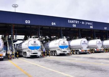 Matatar Dangote Ta Dakatar Da Zuwa Ɗaukar Man Fetur, Sai Dai Ka Saya Ta Kai Ma