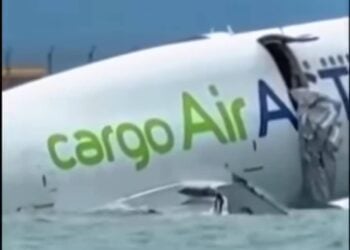 Bayan Kauce Hanya, Jirgi Ya Afka Cikin Teku A Hong Kong 