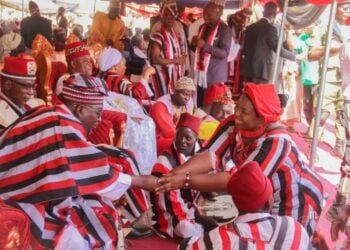 Tinubu Gwamnan Bauchi Ya Tabbatar Da Burgediya Janar Yake a Matsayin Sarkin Ƙabilar Sayawa