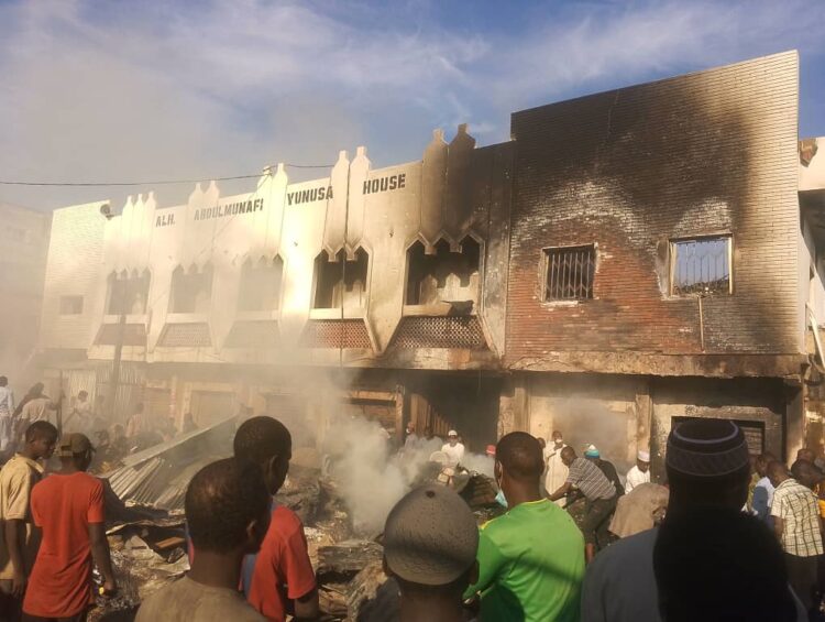 HOTUNA: Yadda Gobara Ta Ƙone Shaguna 25 A Kasuwar Singa A Kano