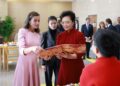 Kaduna Peng Liyuan Da Sarauniya Letizia Ta Spain Sun Ziyarci Cibiyar Kula Da Nakasassu A Beijing