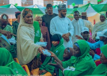 Uwargidan Shugaban Kasa Ta Bai Wa Nakasassu 250 Tallafi A Zamfara