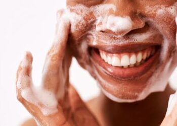 Yadda Za Ki Haɗa Sabulun Da Zai Gyara Miki Fata