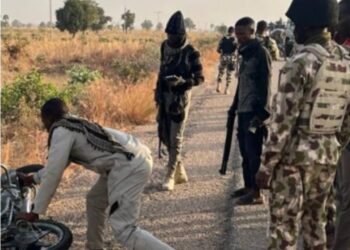 Sojoji Sun Daƙile Hare-Haren Ƴan Ta’adda, Sun Kwato Makamai A Borno Da Adamawa