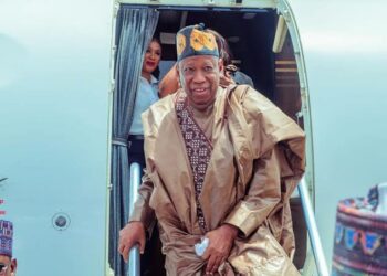 Ganduje Ya Koma Abuja Daga Landan, APC Na Shirye-shiryen Karɓar Gwamnan Kano