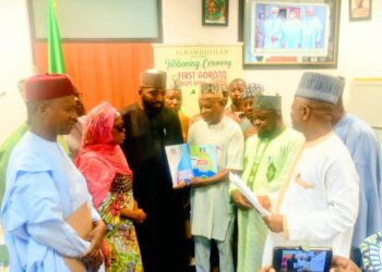 2027: Manoma Sun Saya Wa Gwamna Bago Da Ɗan Majalisa Abdullahi Fom Din Takara A APC
