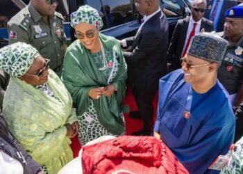 Remi Tinubu Ta Kaddamar Da Raba Tireloli 100 Na Shinkafa da Tallafin Naira Biliyan 1.2 Ga Jihohin Arewa