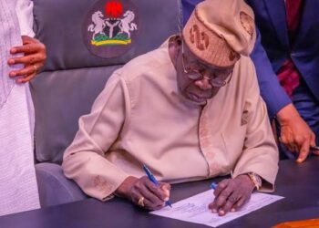 Tinubu Ya Sanya Hannu Kan Kasafin 2026 Na Naira Tiriliyan 68.32, Ya Tsawaita Ayyukan 2025