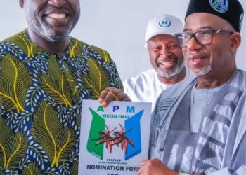 Gwamna Bala Ya Sayi Fom Ɗin Takarar Sanatan Bauchi ta Kudu A Jam’iyyar APM