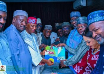 Gwamnan Kano Abba Yusuf Ya Miƙa Fom A Matsayin Ɗan Takarar APC