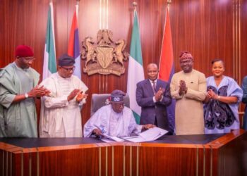 Tinubu Ya Sa Wa Sabuwar Dokar Shaidar Ɗan Ƙasa Hannu, Duba Abin Da Ta Ƙunsa