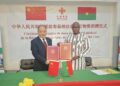 Sin Tawagar Jami’an Lafiya Ta Sin Ta Bayar Da Gudunmuwar Kayayyaki Ga Asibitin Burkina Faso