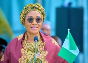 Idi Sana’ar Ƙosai: Remi Tinubu Ta Yi Kira ga Burna Boy da Davido Su Taimaka wa Talakawa