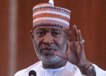 Shaidar EFCC Ya Ce Sirika Bai Sanya Hannu A Takardun Kwangilar Naira Biliyan 2 Ba
